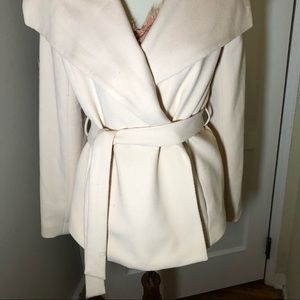 Cream wide shawl collar double breasted tie jacket